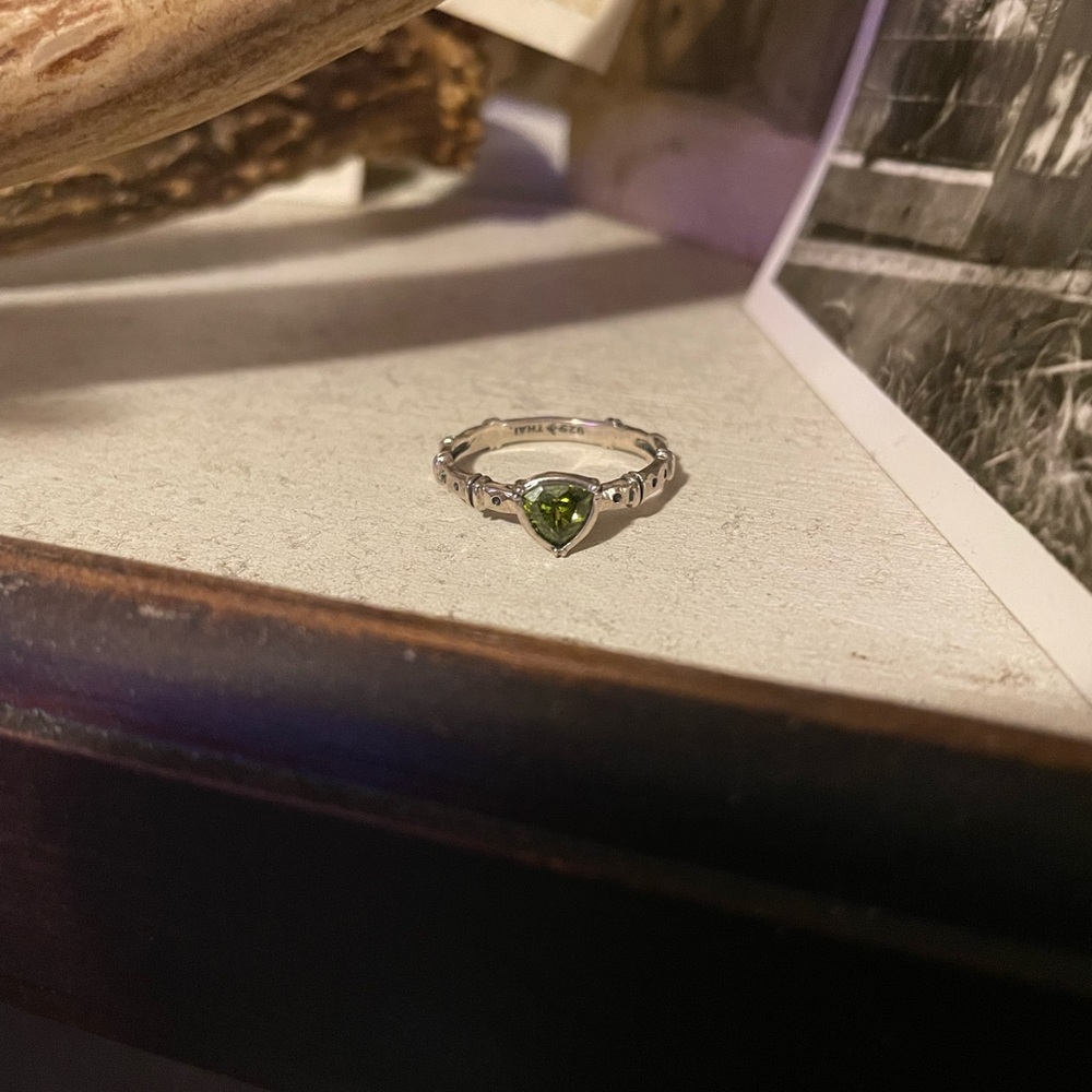 Sterling silver retired Silpada ring with green stone